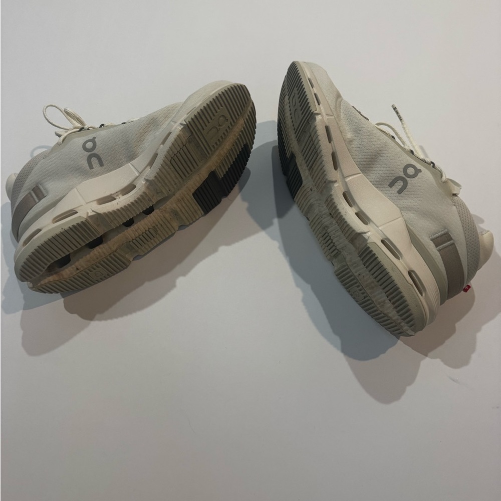 On Running Cream Sneakers 7.5 - Picture 4 of 4